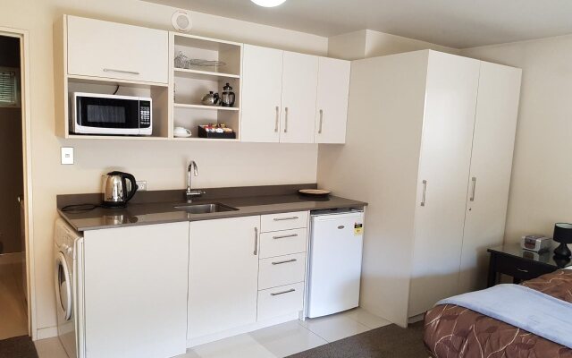 De Lago Motel Apartments