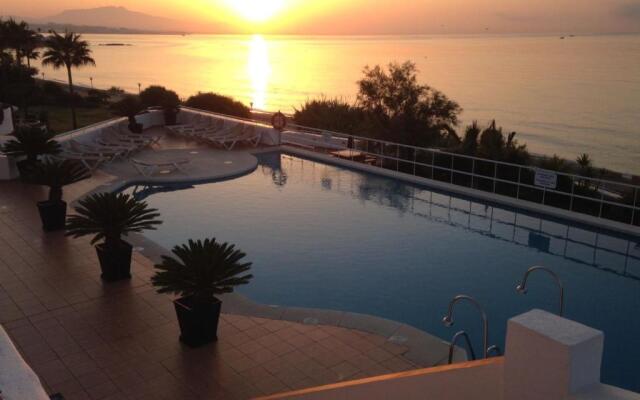 E18 Primera línea playa - Espectacular dúplex, vistas únicas- Estepona