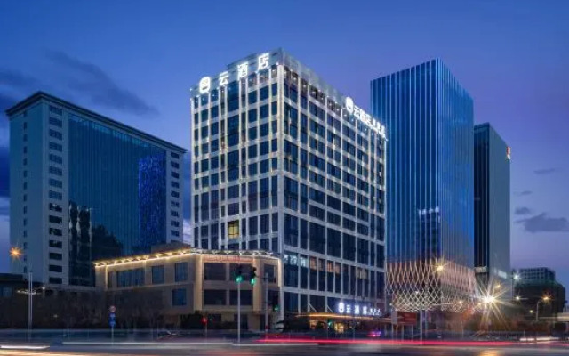 Handan Cloud Hotel (East High-speed Railway Station Vientiane Hui)