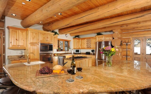 Paradise Meadow Lodge