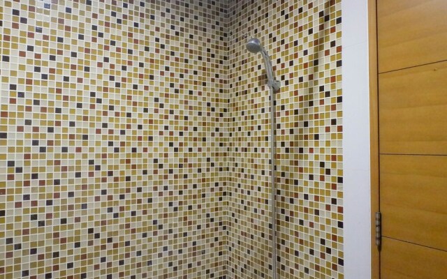 Modern 2Br Apartment At Aryaduta Residence Connected To Cito Mall