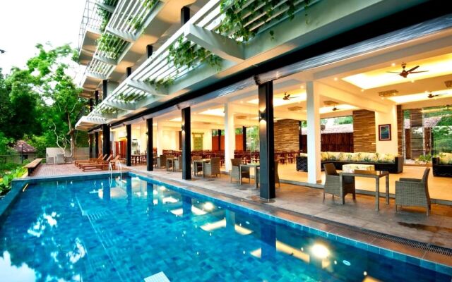 The Lake Forest Hotel