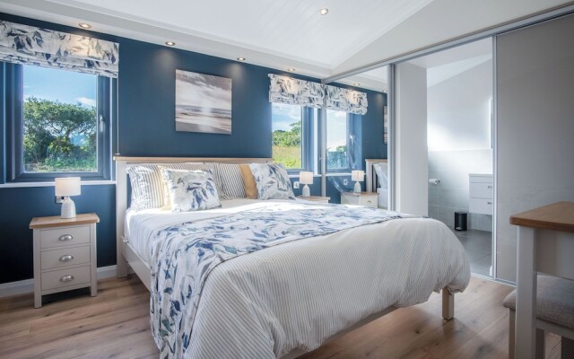 Swanlake Lodge - 3 Bedroom Holiday Home - Penally