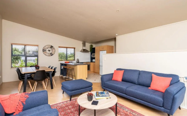 Oceans 8 - Mangawhai Heads Holiday Home