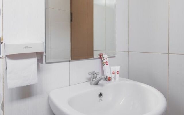 OYO 928 Hotel Astra Novilia
