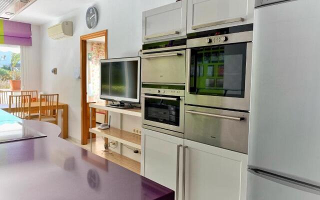 Alcazaba Beach Apartment 3302