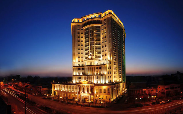 Ghasr Talaee Hotel