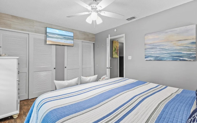 Colony Beach Club 210