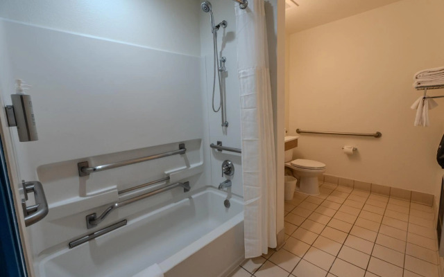 Spark by Hilton Sterling Dulles Airport