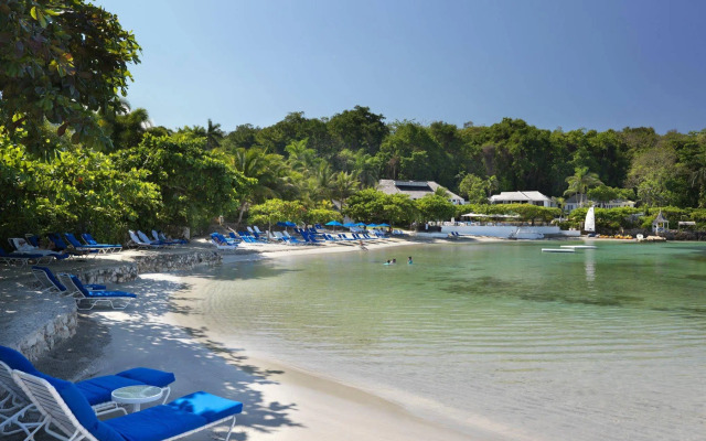 Round Hill Hotel And Villas