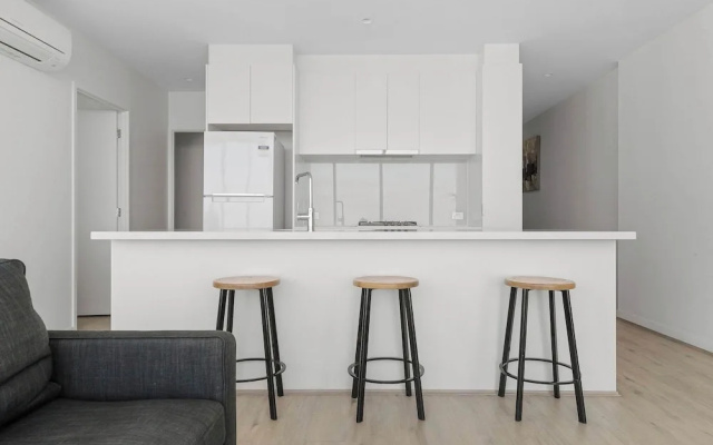 A Cozy 2BR Apt With Panoramic Views, Free Parking – Guest Rooms – Melbourne
