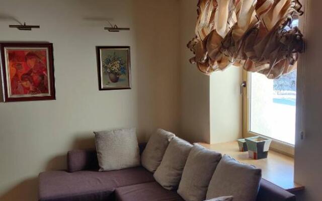 Cozy apartment with garden / Jaukus butas su kiemeliu