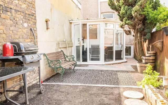 Maidstone - Sleeps 6 - Parking - Garden - 96ws