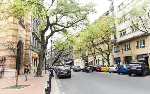 Luxury 2br Apt by the Synagogue