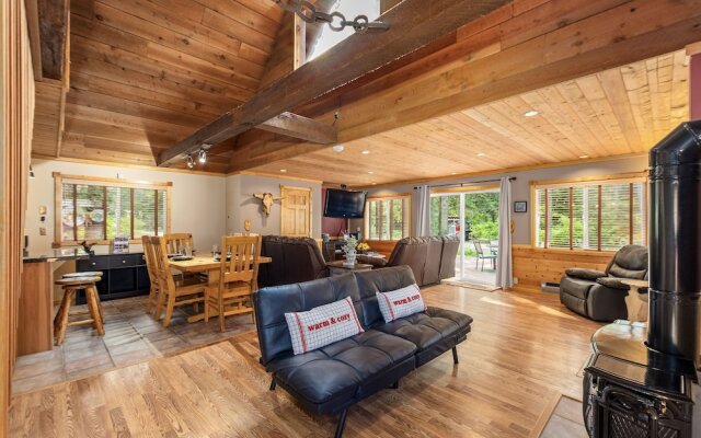 West Haus Escape 3 Bedroom Home by NW Comfy Cabins by RedAwning