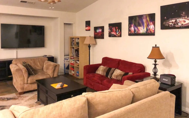 Coachella Retreat: Pool, Near Music Festivals