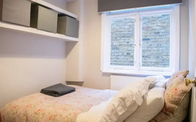 Cosy 2 Bed Ground Floor Flat In London