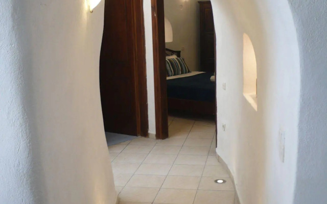 Iridanos Cave House