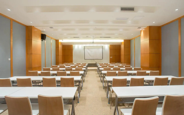 Holiday Inn Express Zhengzhou Garden Road by IHG