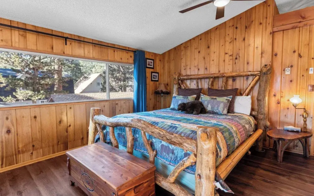 Knotty Hideaway