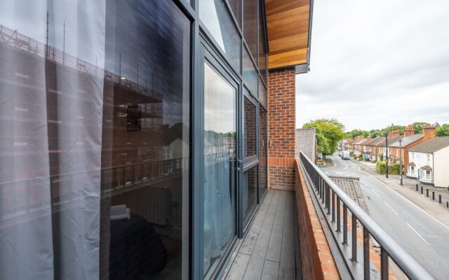 Stunning 2-bed Apartment in Camberley