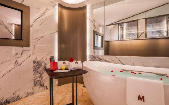 Peninsula Hotel - Anning