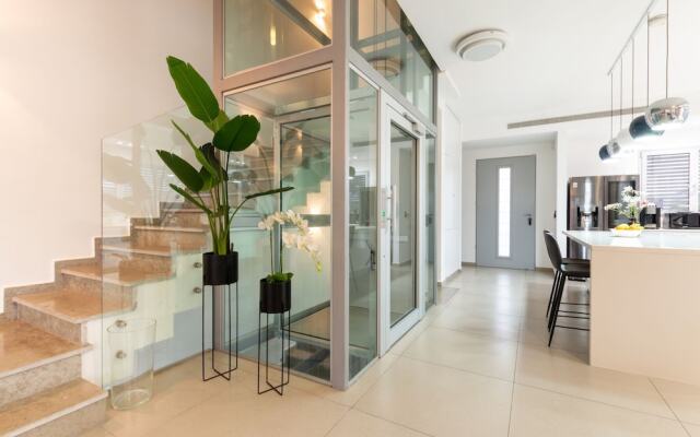 Prestigious Beachfront Villa PrivatePool