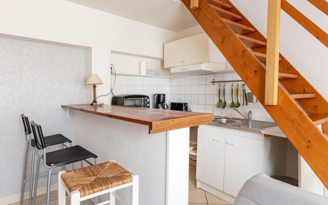 Picturesque Apartment in Bayeux with Private Courtyard