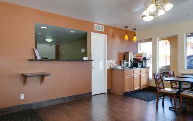 Rodeway Inn Near I-5