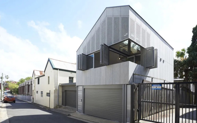 Studio Reuss - a City Retreat