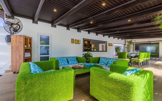 Private Retreat w 5 BR Spa Pool Jacuzzi