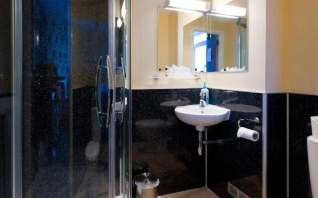 Number 44 Hotel & Bar