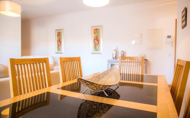 B05 - Lux & Pool Central Apartment