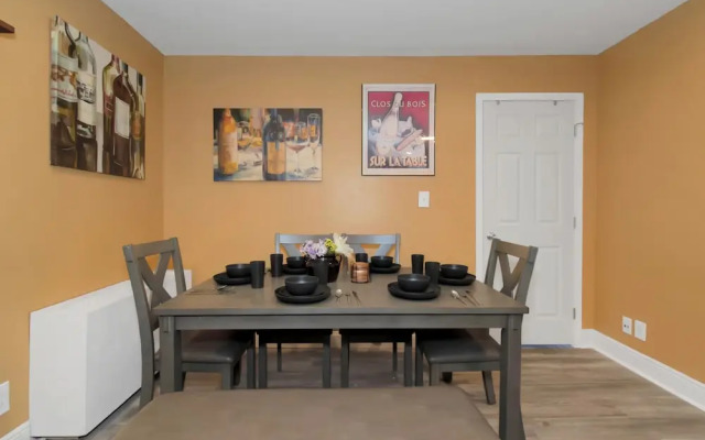 Spacious 3BR DTWN Condo with Pool