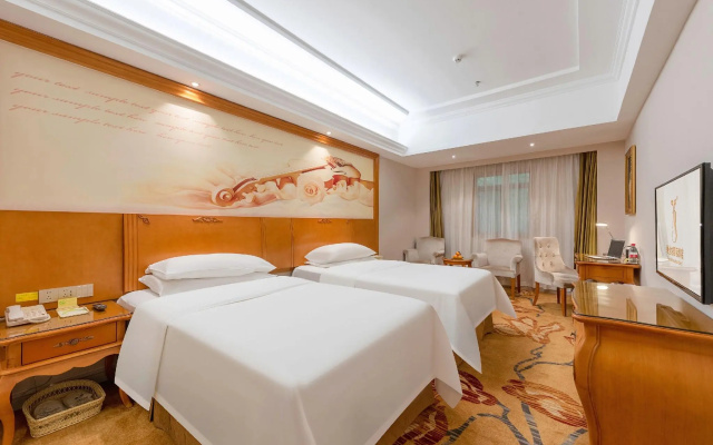 Vienna International Hotel (Guangzhou Xintang High Speed Railway Station Cowboy City Branch) – Guest Rooms – Guangzhou