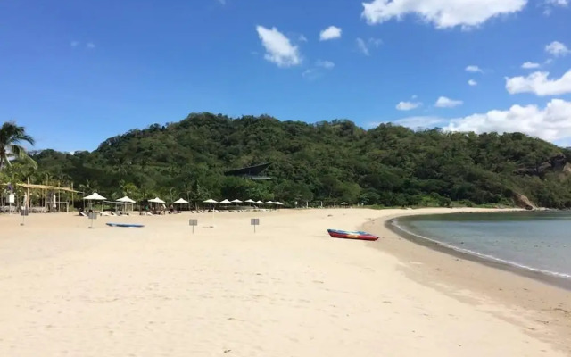 Beach Condos Pico de Loro Hamilo Coast