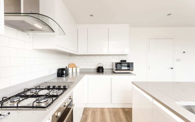 Bright London Bridge Apartment
