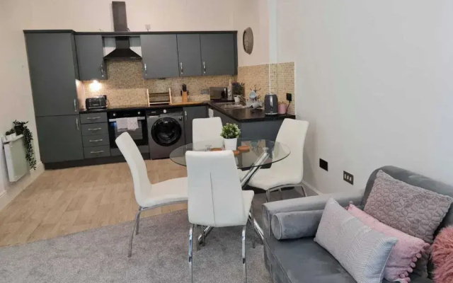 2 Bed Woodland Retreat - Garden & Free Parking