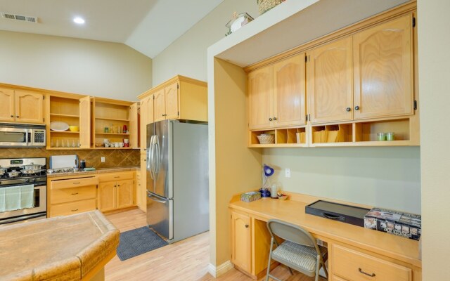 Porterville Getaway w/ Patio + Valley Views!