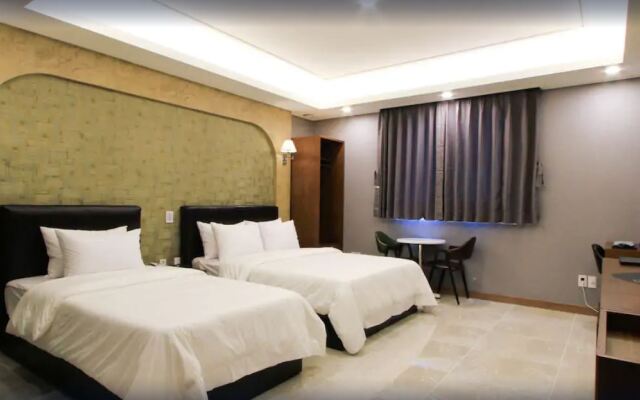 The King Hotel