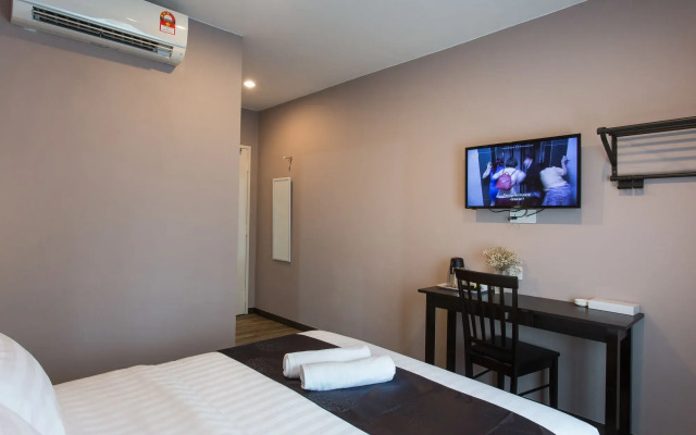 Oyo 490 Dk Hotel