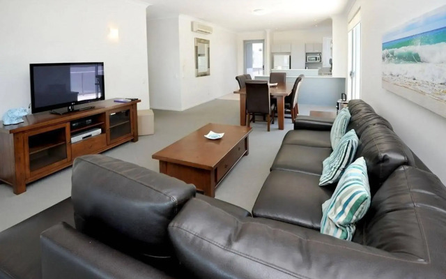 Pacific Marina Apartments