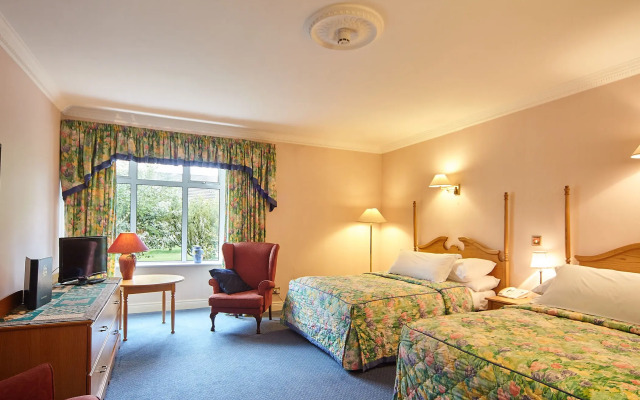 The Cedar Lodge Hotel and Restaurant