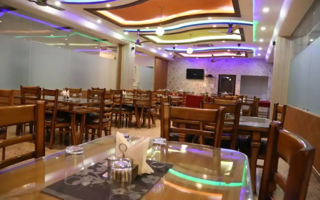 Hotel Dhanraj Palace