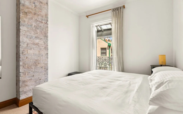 Stylish Inner-city Terrace Home With Rooftop Deck – Guest Rooms – Sydney