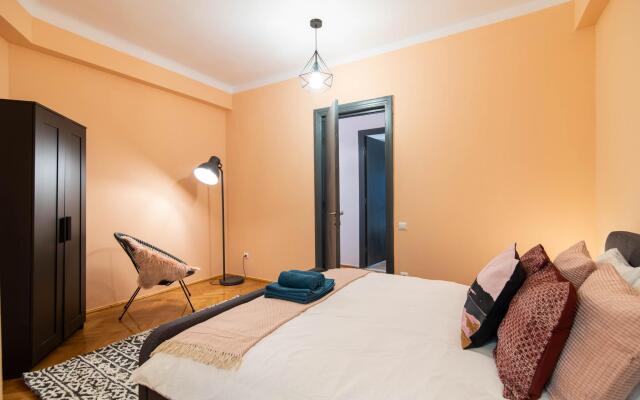 Luxurious Retreat at heart of Bucharest for 6