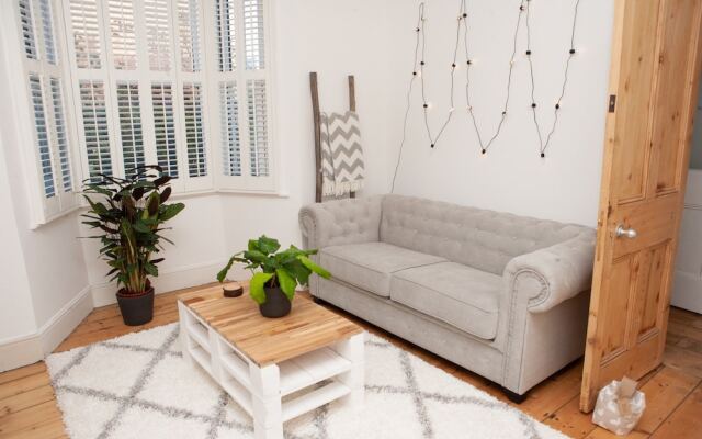 Charming 1 Bedroom House Close to City Centre