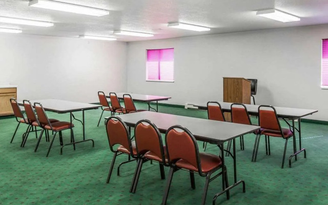 Antler Lodge - Gardiner MT