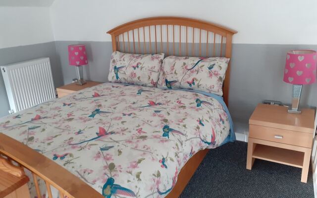Inviting 3-bed Apartment in Swansea