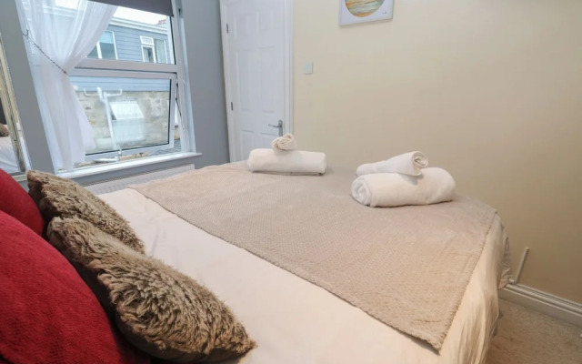 5 Lyonesse Apartments